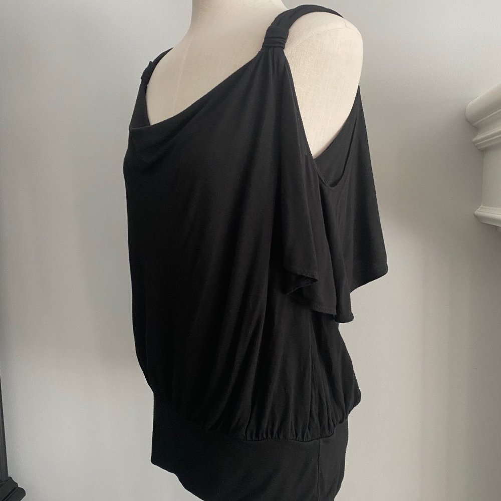 White house black market Black top M